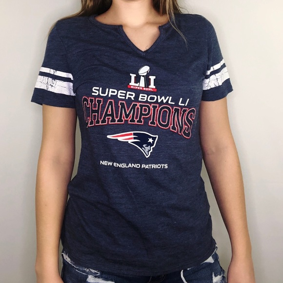 NFL Tops - NFL New England Patriots Super Bowl Champion Large Short Sleeve Football